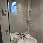 Zu Haus In Der Ferne *