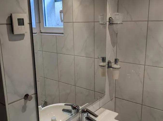 Zu Haus In Der Ferne *